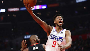 LOS ANGELES, CALIFORNIA - APRIL 03: Tyrone Wallace #9 of the Los Angeles Clippers drives to the basket. (Photo by Yong Teck Lim/Getty Images)