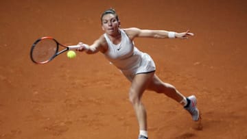 STUTTGART, GERMANY - APRIL 25: Simona Halep of Romania plays a forehand to Magdalena Rybarikova of Slovakia during day 3 of the Porsche Tennis Grand Prix at Porsche-Arena on April 25, 2018 in Stuttgart, Germany. (Photo by Alex Grimm/Getty Images)