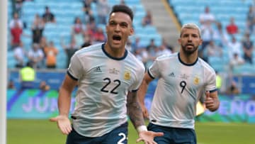Argentina's Lautaro Martinez (L) is followed by teammate Sergio Aguero (Photo credit should read CARL DE SOUZA/AFP via Getty Images)