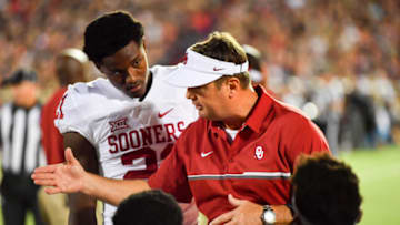 LUBBOCK, TX - OCTOBER 22: Head coach Bob Stoops of the Oklahoma Sooners talks to his players on the bench during the first half of the game between the Texas Tech Red Raiders and the Oklahoma Sooners on October 22, 2016 at AT&T Jones Stadium in Lubbock, Texas. (Photo by John Weast/Getty Images)