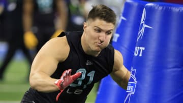 INDIANAPOLIS, INDIANA - MARCH 05: Jack Sanborn #LB31 of the Wisconsin Badgers runs a drill during the NFL Combine at Lucas Oil Stadium on March 05, 2022 in Indianapolis, Indiana. (Photo by Justin Casterline/Getty Images)