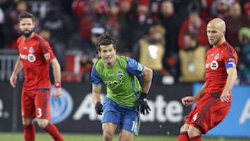 Nelson Valdez #16 of the Seattle Sounders chases after a pass by Michael Bradley #4 of the Toronto FC during the 2016 MLS Cup at BMO Field. (Photo: Claus Andersen/Getty Images)