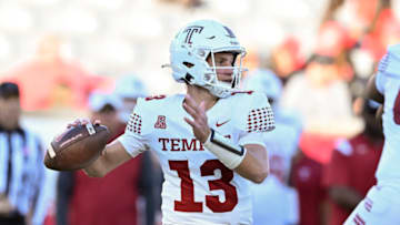 Temple Owls quarterback E.J. Warner throws a pass against the Houston Cougars. USA Today.