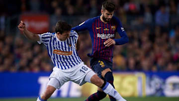 BARCELONA, SPAIN - MAY 20: Gerard Pique (R) of Barcelona competes for the ball with Mikel Oyarzabal of Real Sociedad during the La Liga match between Barcelona and Real Sociedad at Camp Nou on May 20, 2018 in Barcelona, Spain. (Photo by Quality Sport Images/Getty Images)