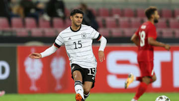 Mahmoud Dahoud controls the ball (Photo by Lars Baron/Getty Images)