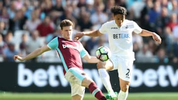 STRATFORD, ENGLAND - APRIL 08: Sam Byram of West Ham United (L) and Jefferson Montero of Swansea City (R) battle for possession during the Premier League match between West Ham United and Swansea City at London Stadium on April 8, 2017 in Stratford, England. (Photo by Christopher Lee/Getty Images)