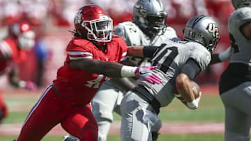Oct 29, 2016; Houston, TX, USA; Houston Cougars linebacker Steven Taylor (41) attempts to tackle Central Florida Knights quarterback McKenzie Milton (10) during the fourth quarter at TDECU Stadium. The Cougars won 31-24. Mandatory Credit: Troy Taormina-USA TODAY Sports