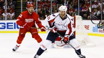 Nov 18, 2015; Detroit, MI, USA; Washington Capitals center Brooks Laich (21) skates with the puck in the third period against the Detroit Red Wings at Joe Louis Arena. Mandatory Credit: Rick Osentoski-USA TODAY Sports