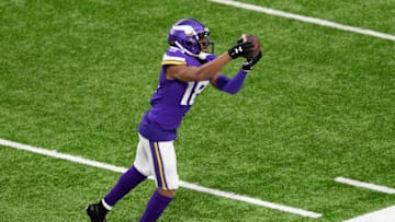 MINNEAPOLIS, MINNESOTA - DECEMBER 20: Justin Jefferson #18 of the Minnesota Vikings makes a reception along the sideline during the fourth quarter against the Chicago Bears at U.S. Bank Stadium on December 20, 2020 in Minneapolis, Minnesota. (Photo by Hannah Foslien/Getty Images)
