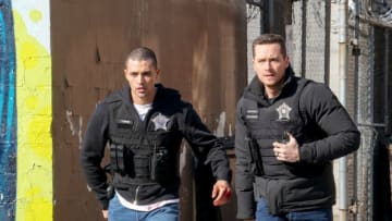 CHICAGO P.D. -- "New Guard" Episode 918 -- Pictured: (l-r) Dennis Garcia as Jose Torres, Jesse Lee Soffer as Jay Halstead -- (Photo by: Lori Allen/NBC)
