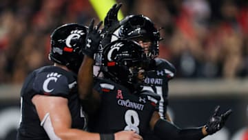 Cincinnati Bearcats celebrate touchdown against the Temple Owls at Nippert Stadium.