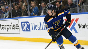 ST. LOUIS, MO - NOVEMBER 09: St. Louis Blues center Robert Thomas (18) controls the puck during a NHL game game between the San Jose Sharks and the St. Louis Blues on November 9, 2018, at Enterprise Center, St. Louis, MO. (Photo by Keith Gillett/Icon Sportswire via Getty Images)