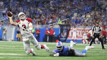 DETROIT, MI - SEPTEMBER 10: Jeremiah Ledbetter #98 of the Detroit Lions attempts to tackle Carson Palmer #3 of the Arizona Cardinals in the first half at Ford Field on September 10, 2017 in Detroit, Michigan. (Photo by Leon Halip/Getty Images)
