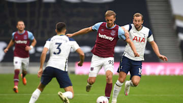 LONDON, ENGLAND - OCTOBER 18 Harry Kane of Tottenham Hotspur Photo by Neil Hall - Pool/Getty Images)