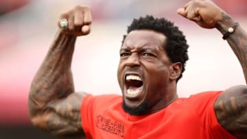 SANTA CLARA, CA - DECEMBER 11: Former San Francisco 49ers linebacker Patrick Willis pumps up the crowd prior to the San Francisco 49ers playing the New York Jets at Levi's Stadium on December 11, 2016 in Santa Clara, California. (Photo by Ezra Shaw/Getty Images)
