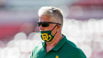 Former CBS Sports analyst Jerry Hinnen worries about new Auburn football defensive coordinator Ron Roberts without Baylor head coach Dave Aranda (Photo by John E. Moore III/Getty Images)