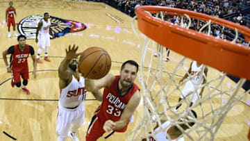 NEW ORLEANS, LA - NOVEMBER 22: Ryan Anderson #33 of the New Orleans Pelicans drives to the basket during a game against the Phoenix Suns at the Smoothie King Center on November 22, 2015 in New Orleans, Louisiana. NOTE TO USER: User expressly acknowledges and agrees that, by downloading and or using this photograph, User is consenting to the terms and conditions of the Getty Images License Agreement. (Photo by Stacy Revere/Getty Images)
