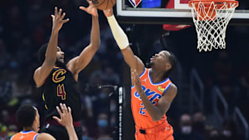 OKC Thunder guard Shai Gilgeous-Alexander (2) blocks a shot by Cavaliers forward Evan Mobley : Ken Blaze-USA TODAY Sports