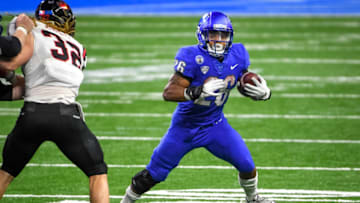 DETROIT, MICHIGAN - DECEMBER 18: Jaret Patterson #26 of the Buffalo Bulls runs the ball against the Ball State Cardinals during the second half of the Rocket Mortgage MAC Football Championship at Ford Field on December 18, 2020 in Detroit, Michigan. (Photo by Nic Antaya/Getty Images)