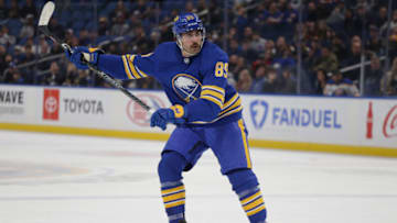 BUFFALO, NEW YORK - NOVEMBER 08: Alex Tuch #89 of the Buffalo Sabres during the second period of an NHL hockey game against the Arizona Coyotes at KeyBank Center on November 08, 2022 in Buffalo, New York. (Photo by Joshua Bessex/Getty Images)
