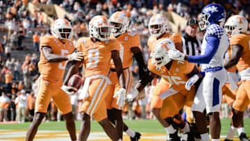 Tennessee running back Ty Chandler (8) scores a touchdown in the second quarter during a game between Tennessee and Kentucky at Neyland Stadium in Knoxville, Tenn. on Saturday, Oct. 17, 2020.101720 Tenn Ky Gameaction