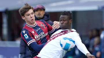 BOLOGNA, ITALY - MARCH 06: Aaron Hickey of Bologna FC competes for the ball with Stephane Singo of Torino FC during the Serie A match between Bologna FC and Torino FC at Stadio Renato Dall'Ara on March 06, 2022 in Bologna, Italy. (Photo by Emmanuele Ciancaglini/Ciancaphoto Studio/Getty Images)