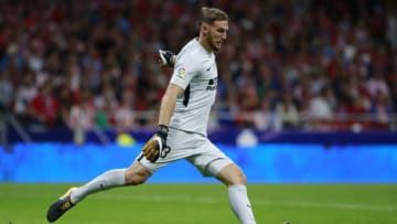 MADRID, SPAIN - SEPTEMBER 16: Goalkeeper Jan Oblak of Atletico de Madrid strikes the ball during the La Liga match between Club Atletico Madrid and Malaga CF at Estadio Wanda Metropolitano on September 16, 2017 in Madrid, Spain. (Photo by Gonzalo Arroyo Moreno/Getty Images)