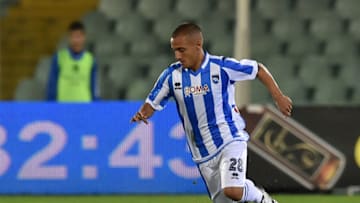 PESCARA, ITALY - SEPTEMBER 21: Alexandru Mitrita of Pescara Calcio in action during the Serie A match between Pescara Calcio and FC Torino at Adriatico Stadium on September 21, 2016 in Pescara, Italy. (Photo by Giuseppe Bellini/Getty Images)
