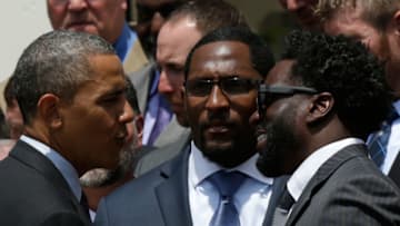 WASHINGTON, DC - JUNE 05: U.S. President Barack Obama (L) speaks with Baltimore Ravens linebacker Ray Lewis (C) and safety Ed Reed (R) after Obama welcomed members of the National Football League Super Bowl champion Baltimore Ravens during a South Lawn ceremony on June 5, 2013 in Washington, DC. The Ravens defeated the San Francisco 49ers 34-31 in Super Bowl XLVII. (Photo by Win McNamee/Getty Images)