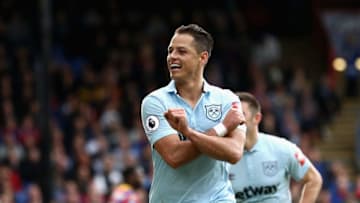 LONDON, ENGLAND - OCTOBER 28: Javier Hernandez of West Ham United celebrates scoring his sides first goal during the Premier League match between Crystal Palace and West Ham United at Selhurst Park on October 28, 2017 in London, England. (Photo by Bryn Lennon/Getty Images)