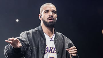 INGLEWOOD, CA - SEPTEMBER 27: Drake performs at The Forum on September 27, 2016 in Inglewood, California. (Photo by Harmony Gerber/Getty Images)