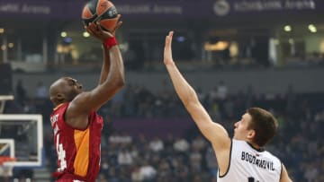 BELGRADE, SERBIA - FEBRUARY 20: Henry Domercant (L) of Galatasaray Liv Hospital Istanbul shoot the ball over Bogdan Bogdanovic (R) of Partizan Belgrade during the 2013-2014 Turkish Airlines Euroleague Top 16 game between Partizan Belgrade and Galatasaray Liv Hospital Istanbul at Kombank Arena on February 20, 2014 in Belgrade, Serbia. (Photo by Srdjan Stevanovic/Getty Images)