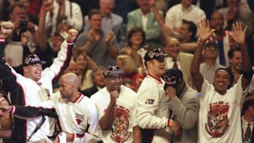 Chicago Bulls, Brian Williams, Ron Harper, Jason Caffey, Luc Longley, Scottie Pippen.