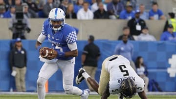 Oct 8, 2016; Lexington, KY, USA; Kentucky Wildcats quarterback Stephen Johnson (15) runs the ball against Vanderbilt Commodores cornerback Torren McGaster (5) in the second half at Commonwealth Stadium. Kentucky defeated Vanderbilt 20-13. Mandatory Credit: Mark Zerof-USA TODAY Sports