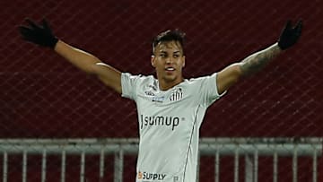Brazil's Santos Kaio Jorge celebrates after scoring against Argentina's Independiente during their Copa Sudamericana round of 16 second leg football match at the Libertadores de America Stadium in Avellaneda, Buenos Aires Province, on July 22, 2021. (Photo by Gustavo ORTIZ / POOL / AFP) (Photo by GUSTAVO ORTIZ/POOL/AFP via Getty Images)