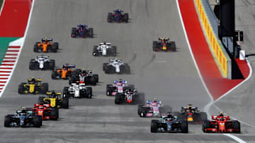 AUSTIN, TX - OCTOBER 21: Kimi Raikkonen of Finland driving the (7) Scuderia Ferrari SF71H leads Lewis Hamilton of Great Britain driving the (44) Mercedes AMG Petronas F1 Team Mercedes WO9 and the rest of the field into turn one at the start during the United States Formula One Grand Prix at Circuit of The Americas on October 21, 2018 in Austin, United States. (Photo by Mark Thompson/Getty Images)