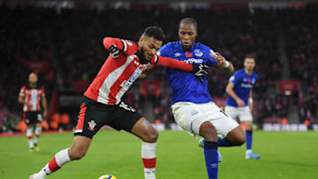 SOUTHAMPTON, ENGLAND - NOVEMBER 09: Sofiane Boufal of Southampton battles for possession with Djibril Sidibe of Everton during the Premier League match between Southampton FC and Everton FC at St Mary's Stadium on November 09, 2019 in Southampton, United Kingdom. (Photo by Alex Davidson/Getty Images)