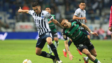 MONTERREY, MEXICO - NOVEMBER 28: Celso Ortiz (L) of Monterrey fights for the ball with Jonathan Rodriguez (R) of Santos during the quarter finals first leg match between Monterrey and Santos Laguna as part of the Torneo Apertura 2018 Liga MX at BBVA Bancomer Stadium on November 28, 2018 in Monterrey, Mexico. (Photo by Alfredo Lopez/Jam Media/Getty Images)