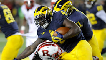 Saturday, November 7, 2015: Michigan running back De' Veon Smith rambles upfield on a third quarter run during the Michigan Wolverines 49-16 win over the Rutgers Scarlet Knights, Saturday at Michigan Stadium in Ann Arbor. (Photo by Lon Horwedel/Icon Sportswire) (Photo by Lon Horwedel/Icon SMI/Corbis via Getty Images)