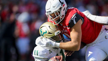 Cincinnati Bearcats linebacker Wilson Huber sacks South Florida Bulls quarterback Gerry Bohanon. USA Today.