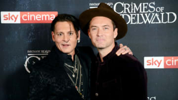 LONDON, ENGLAND - NOVEMBER 13: Johnny Depp (L) and Jude Law attend 'Fantastic Beasts: The Crimes Of Grindelwald' UK Premiere at Cineworld Leicester Square on November 13, 2018 in London, England. (Photo by Dave J Hogan/Dave J Hogan/Getty Images)
