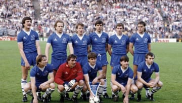 ROTTERDAM, HOLLAND - MAY 15: The Everton team group pictured prior to the start of the Everton v Rapid Vienna UEFA European Cup Winners Cup Final on the 15th May 1985, in Rotterdam, Netherlands, Back row, left to right, Derek Mountfield, Andy Gray, Trevor Steven, Graeme Sharp, Kevin Sheedy & Pat Van Den Hauwe, Front Row, Gary Stevens, Neville Southall, Kevin Ratcliffe, Paul Bracewell & Peter Reid (Photo by David Cannon/Allsport/Getty Images/Hulton Archive)