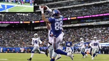 EAST RUTHERFORD, NEW JERSEY - DECEMBER 30: Evan Engram #88 of the New York Giants catches the ball for a two-point conversion during the third quarter of the game against the Dallas Cowboys at MetLife Stadium on December 30, 2018 in East Rutherford, New Jersey. (Photo by Sarah Stier/Getty Images)