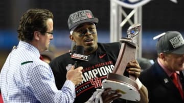 Dec 31, 2015; Atlanta, GA, USA; Houston Cougars cornerback William Jackson III (3) accepts the award for most outstanding player on defense from ESPN
