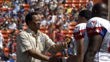 NFL Pro Football Hall of Fame inductee Charlie Sanders during pre-game ceremonies during the NFL Pro Bowl game at Aloha Stadium in Honolulu, Hawaii on February 10, 2007 (Photo by Al Messerschmidt/Getty Images)