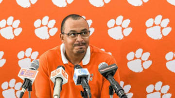 Clemson offensive coordinator Tony Elliott talks with media in Clemson, S.C., September 27, 2021.Clemson Offensive Coordinator Tony Elliott