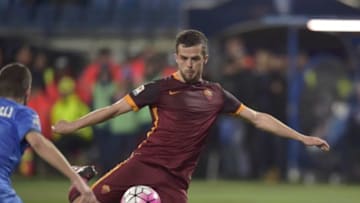 EMPOLI, ITALY - FEBRUARY 27: Miralem Pjanic of AS Roma scores a goal during the Serie A match between Empoli FC and AS Roma at Stadio Carlo Castellani on February 27, 2016 in Empoli, Italy. (Photo by Luciano Rossi/AS Roma via Getty Images)