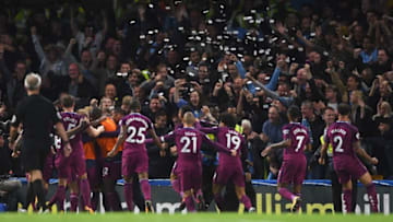 LONDON, ENGLAND - SEPTEMBER 30: Kevin De Bruyne of Manchester City celebrates scoring his sides first goal with his Manchester City team mates during the Premier League match between Chelsea and Manchester City at Stamford Bridge on September 30, 2017 in London, England. (Photo by Mike Hewitt/Getty Images)