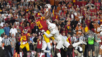 LOS ANGELES, CA - SEPTEMBER 16: USC (21) Tyler Vaughns (WR) skies for an attempted catch, but would lose control hitting the ground, in the 2nd overtime period in a college football game between the Texas Longhorns and the USC Trojans on September 16, 2017, at Los Angeles Memorial Coliseum in Los Angeles, CA. (Photo by Brian Rothmuller/Icon Sportswire via Getty Images)