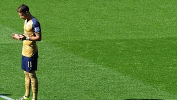LEICESTER, ENGLAND - SEPTEMBER 26: Mesut Ozil of Arsenal before the Barclays Premier League match between Leicester City and Arsenal on September 26, 2015 in Leicester, United Kingdom. (Photo by David Price/Arsenal FC via Getty Images)